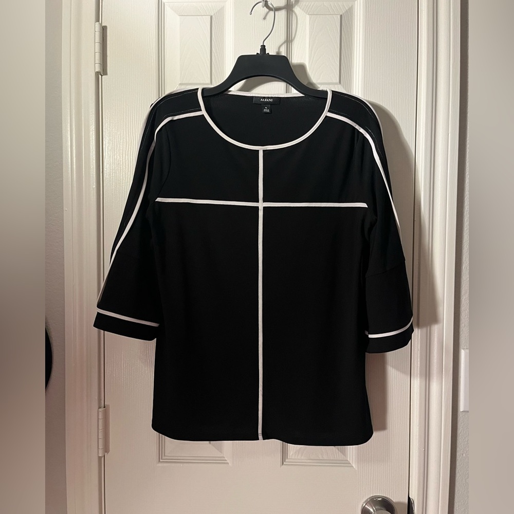 Petite Black White Lined Mid Sleeve Blouse